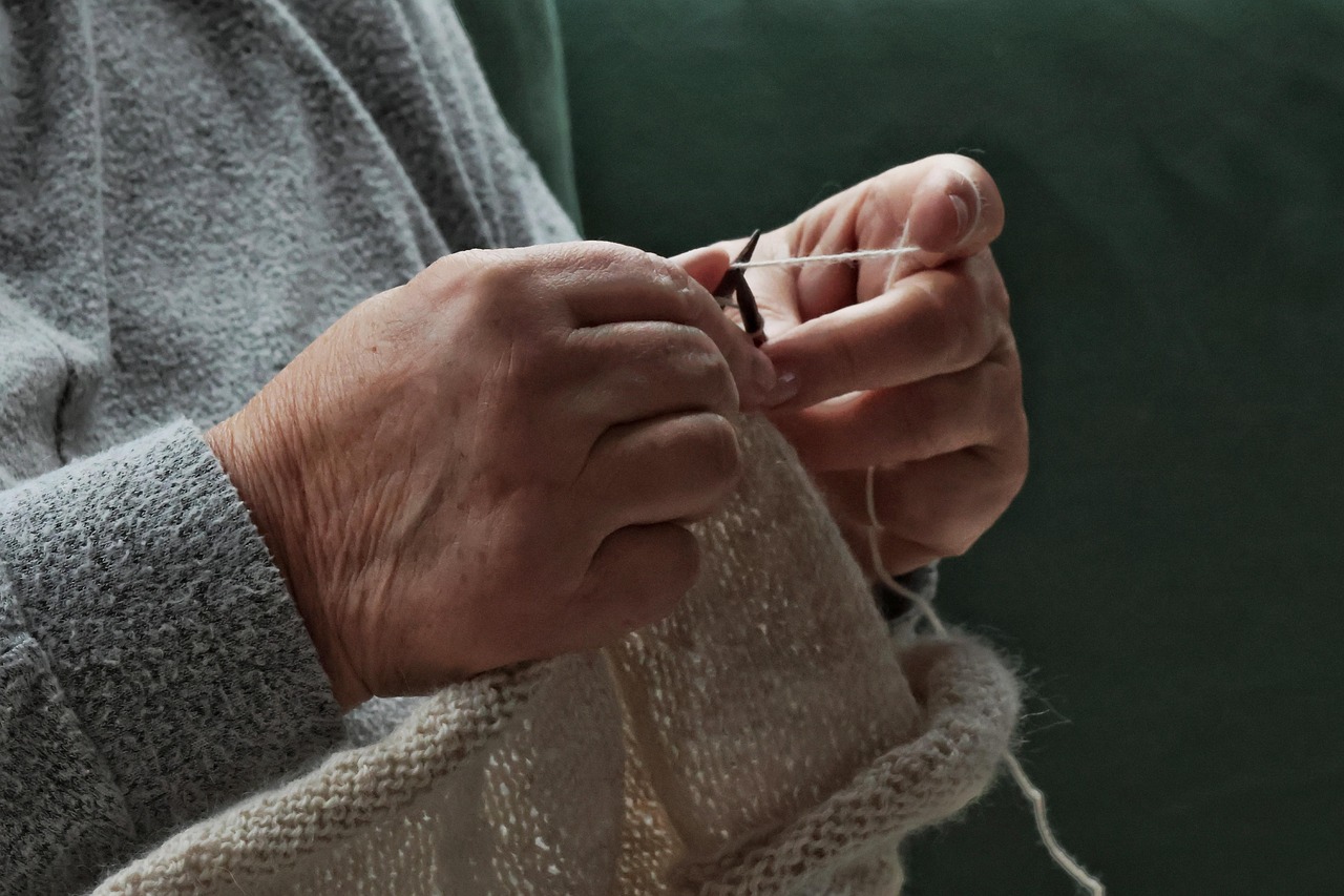 about-us-01 knit, hobby, leisure time, woman, wool, knitting needles, fashion, lifestyle, handwork